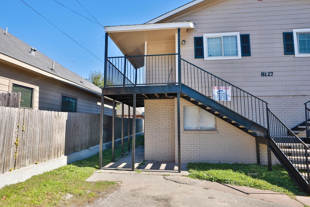 8127 Colonial Lane - Photo 22