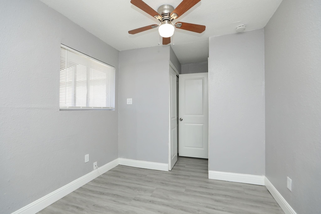 8127 Colonial Lane - Photo 13