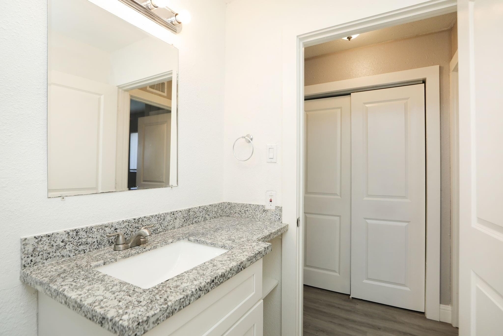 8127 Colonial Lane - Photo 17