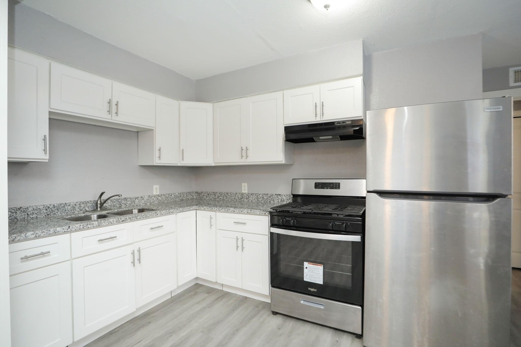 8127 Colonial Lane - Photo 7