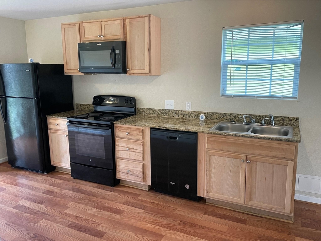 3942 King Street - Photo 2