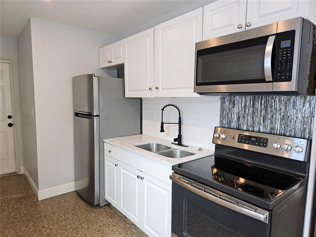 6801 48th Avenue N - Photo 9