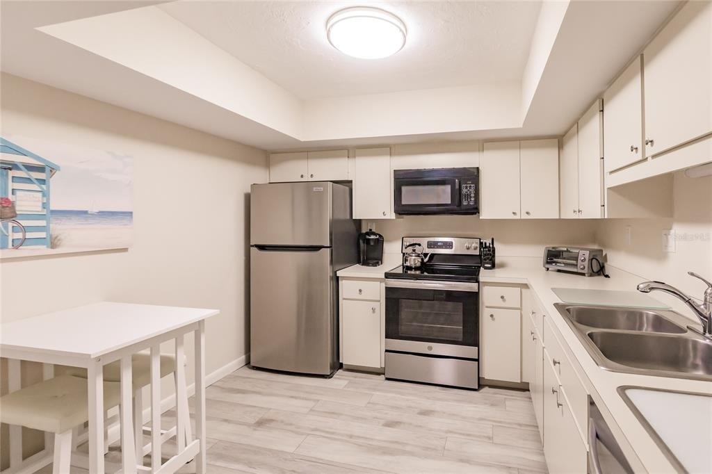 1055 W Peppertree Drive - Photo 5