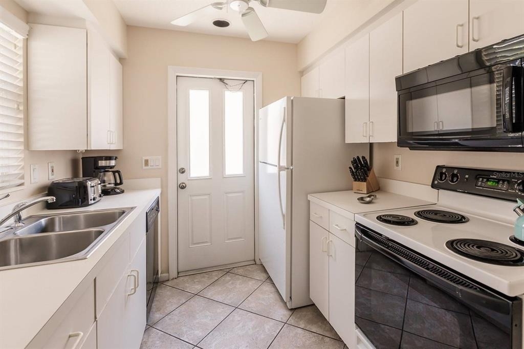 6020 Midnight Pass Road - Photo 8