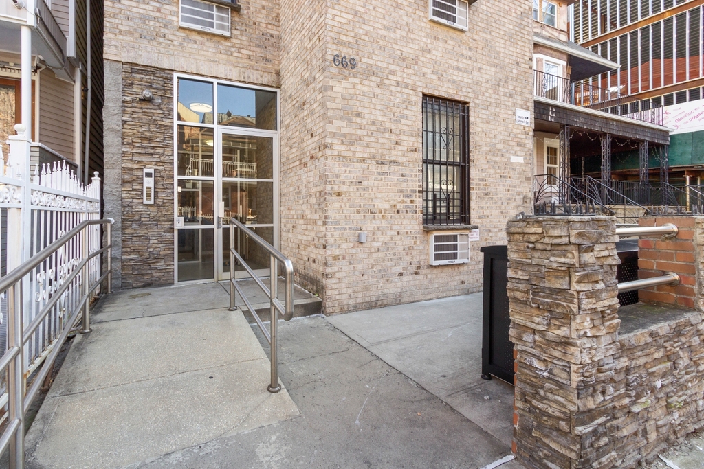 669 East 21st Street - Photo 10
