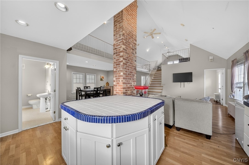 2340 Court St - Photo 6