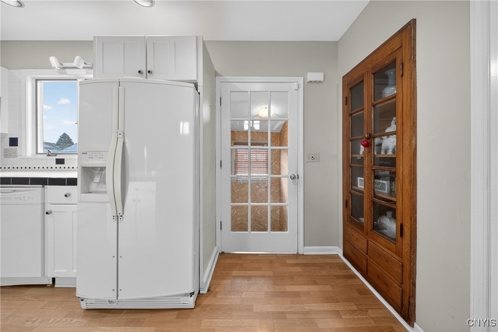 2340 Court St - Photo 2