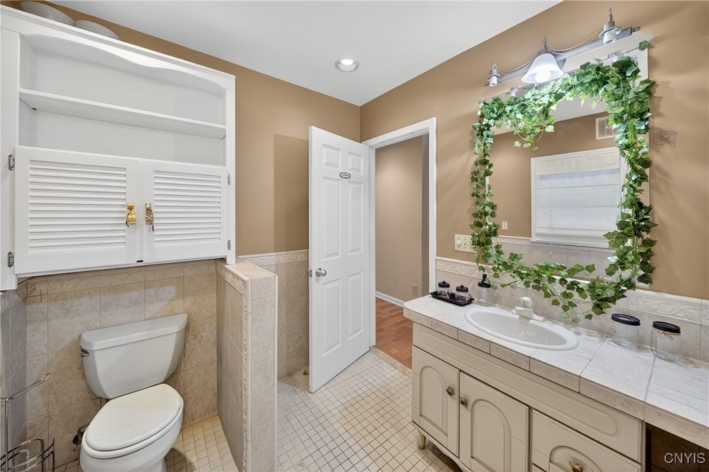 2340 Court St - Photo 17