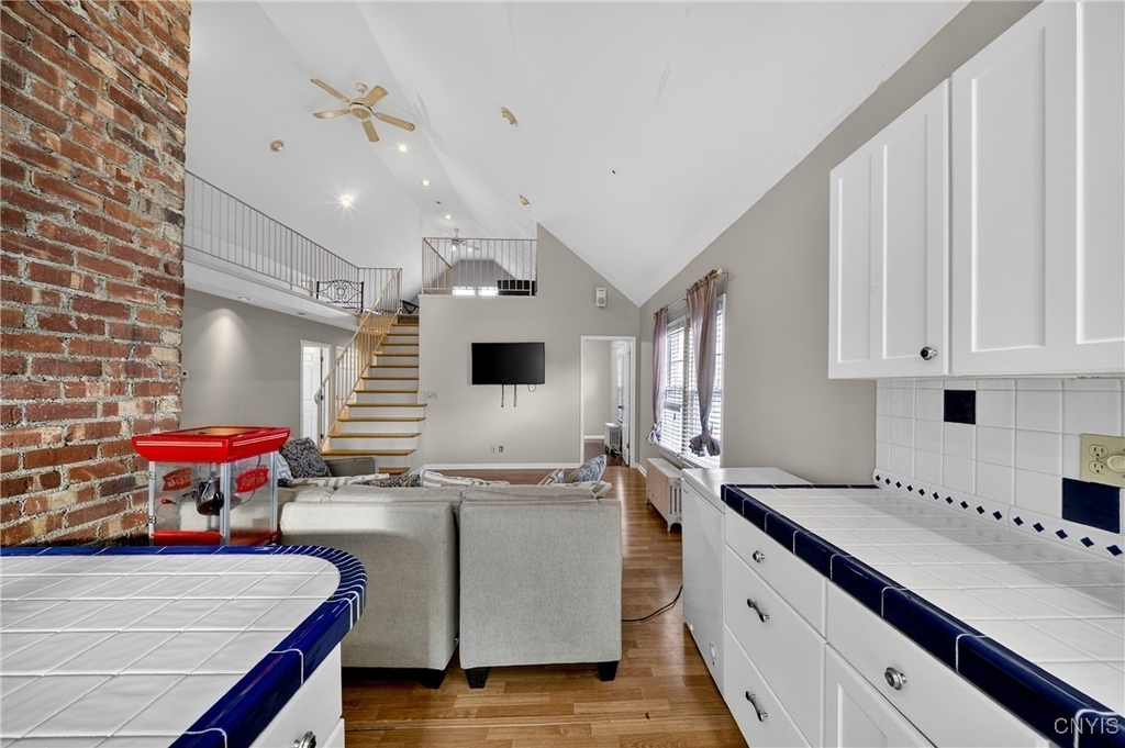 2340 Court St - Photo 9