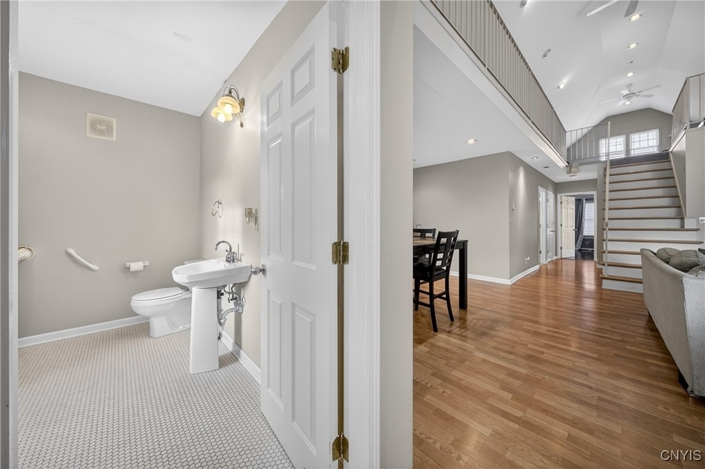 2340 Court St - Photo 3