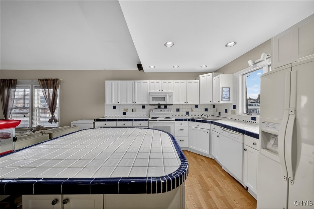 2340 Court St - Photo 7