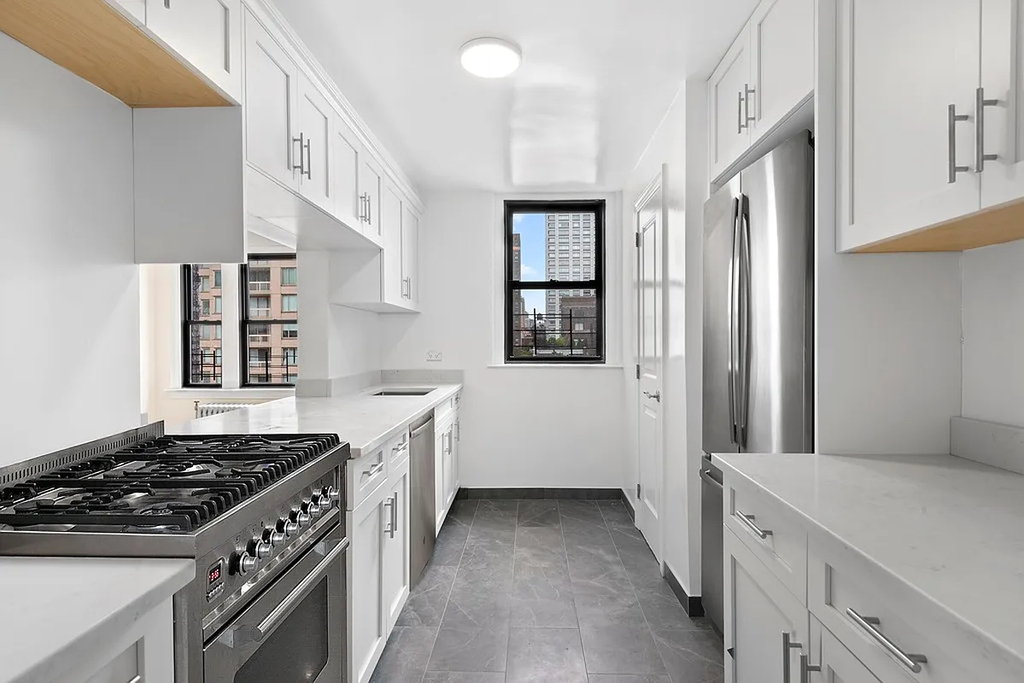 East 68th Street - Photo 2