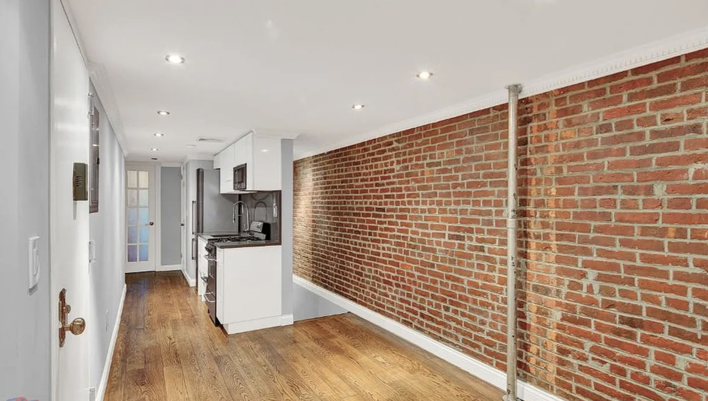 118 East 7th Street - Photo 6