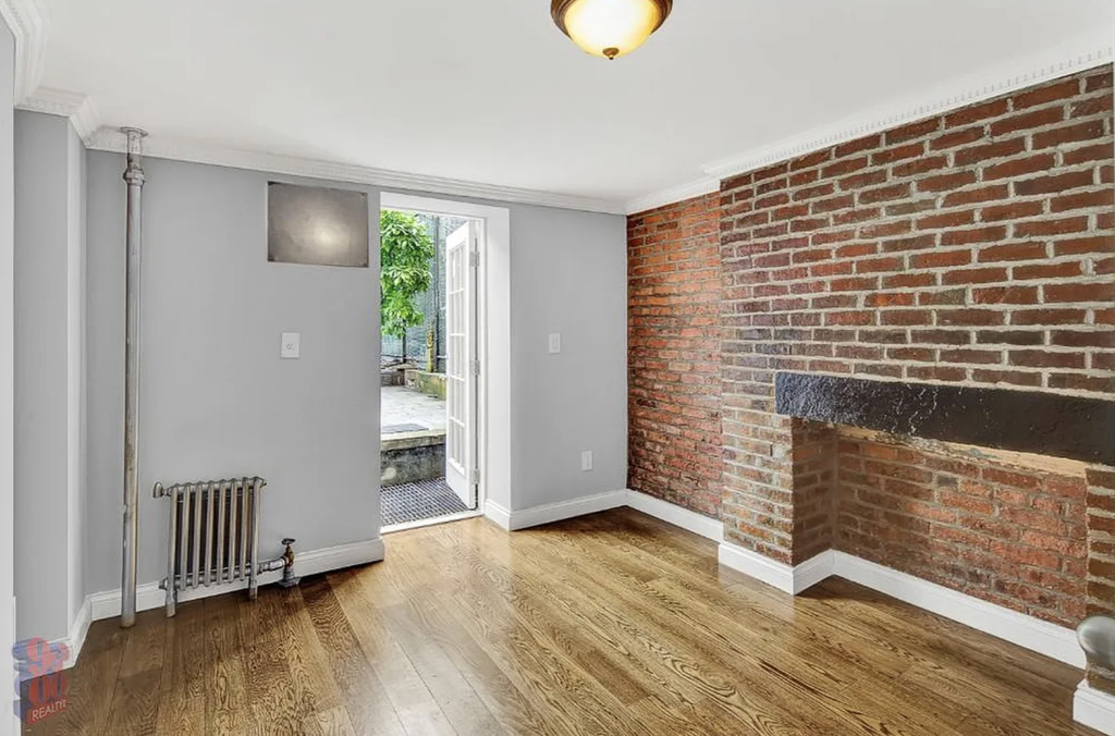 118 East 7th Street - Photo 2