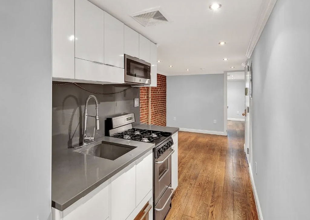 118 East 7th Street - Photo 4