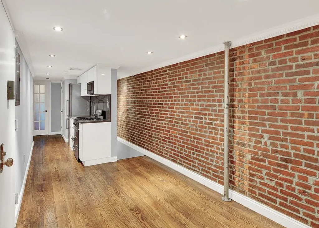 118 East 7th Street - Photo 0