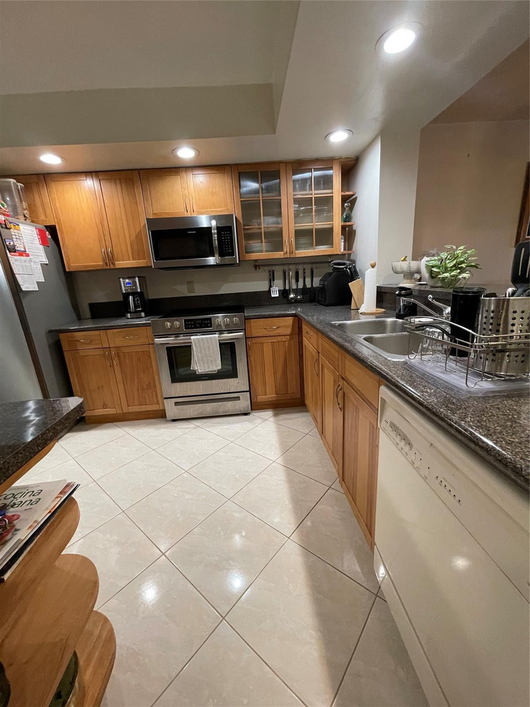 16141 Blatt Boulevard - Photo 11