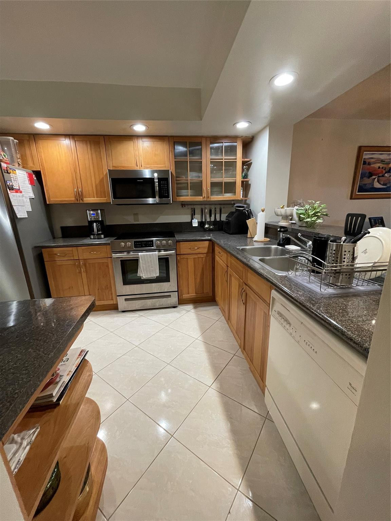 16141 Blatt Boulevard - Photo 9