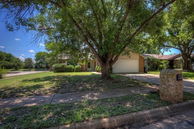 7801 Summerglen Road - Photo 2
