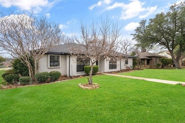 1706 Southampton Drive - Photo 1