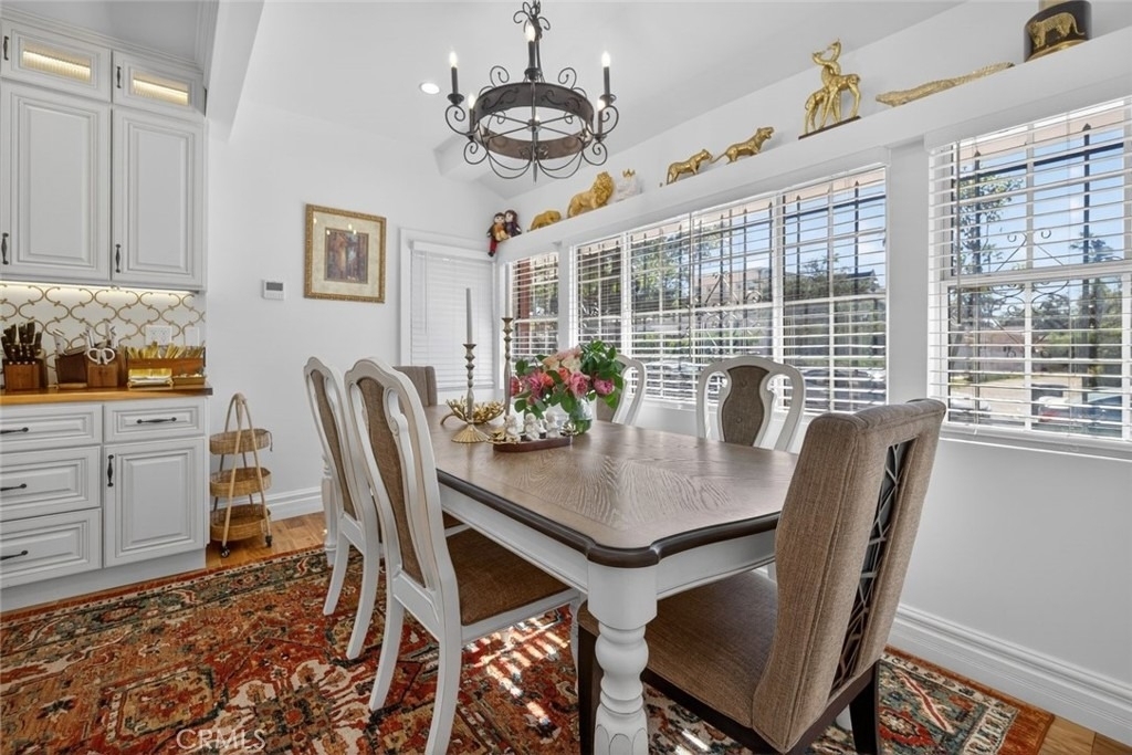 327 Vine - Photo 12