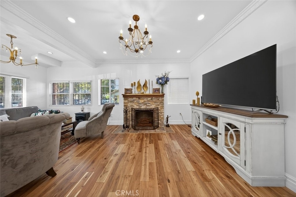 327 Vine - Photo 5