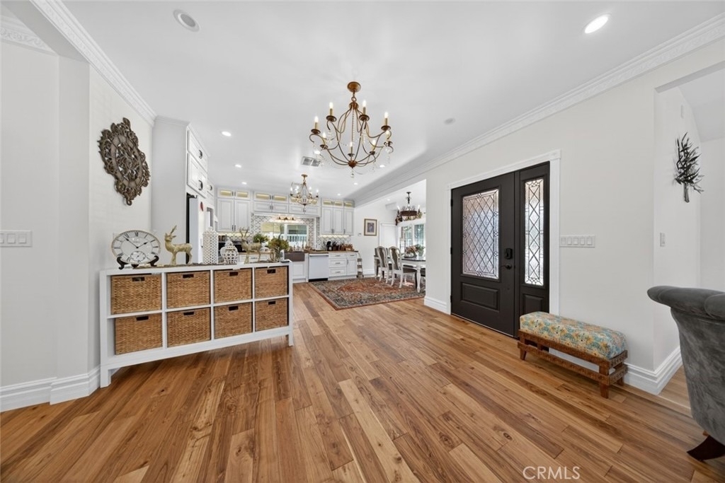 327 Vine - Photo 3