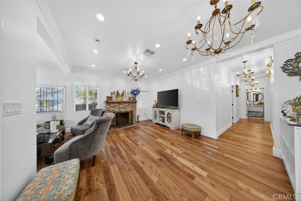 327 Vine - Photo 10