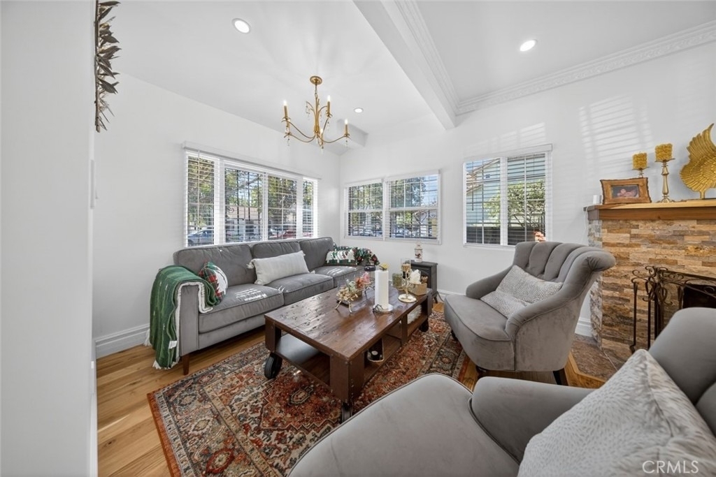 327 Vine - Photo 9
