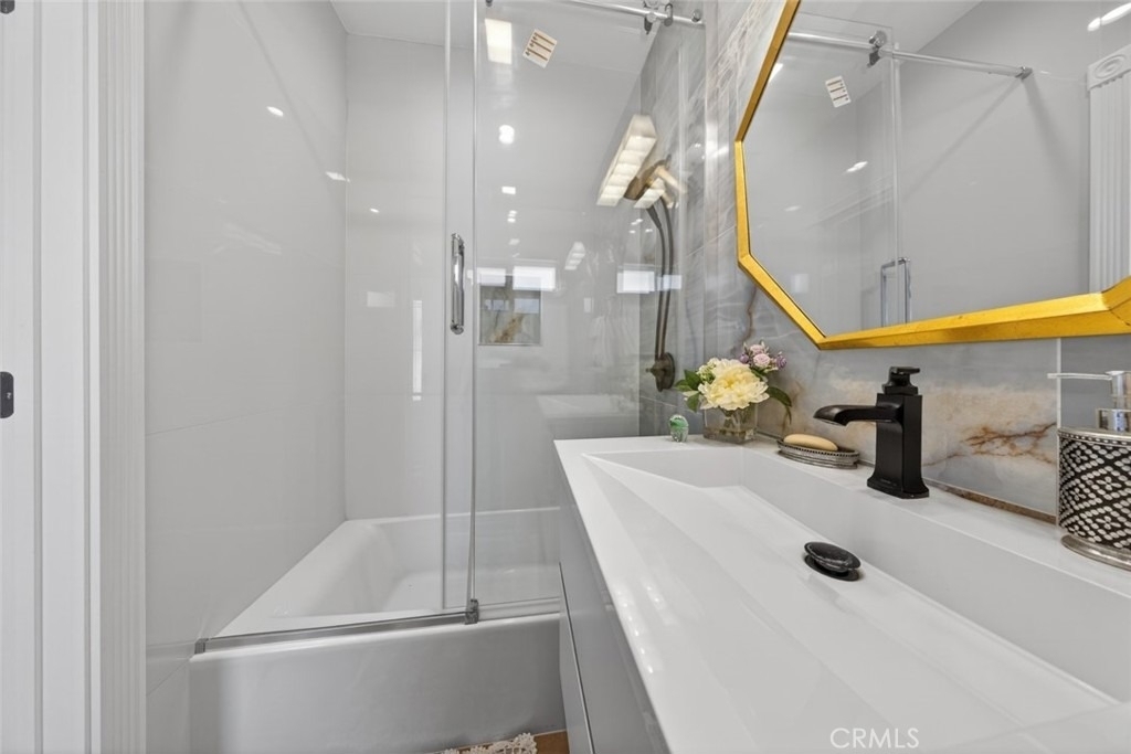 327 Vine - Photo 35