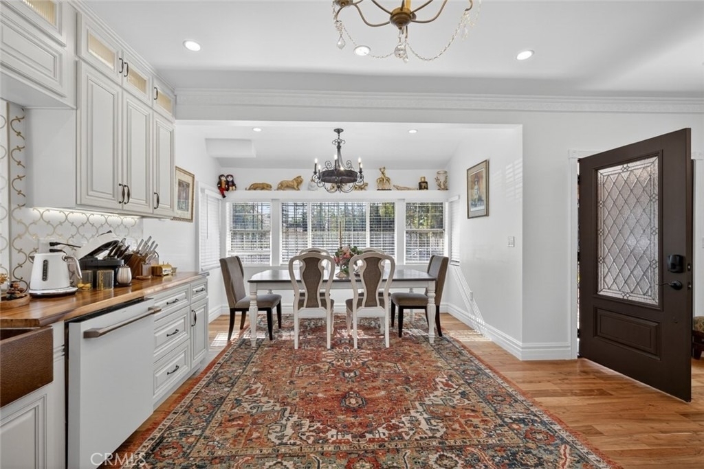 327 Vine - Photo 19