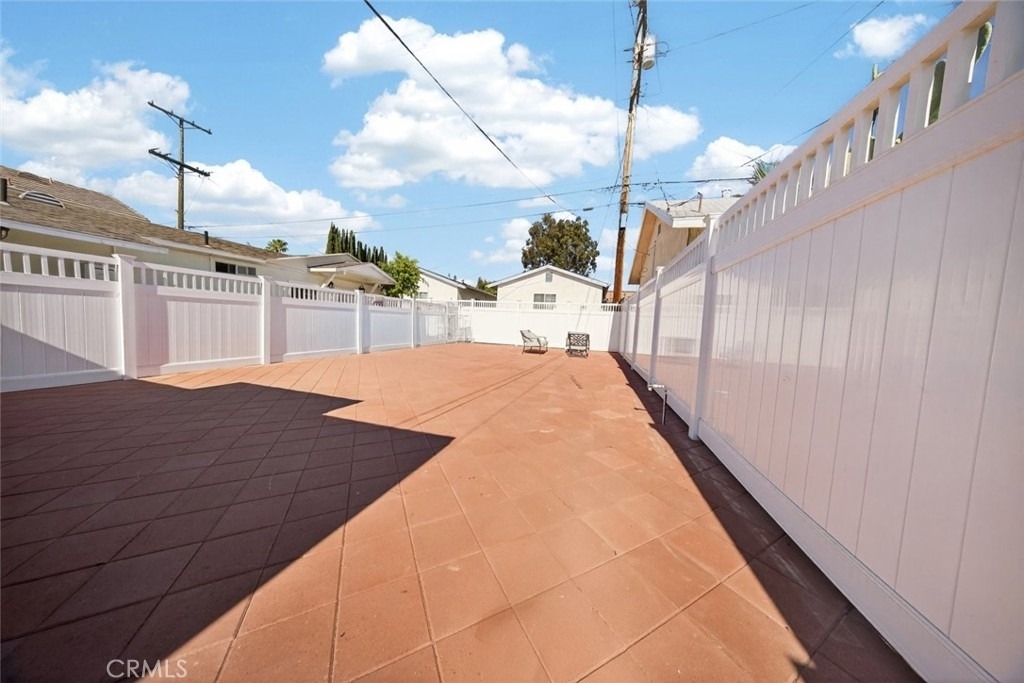 327 Vine - Photo 43