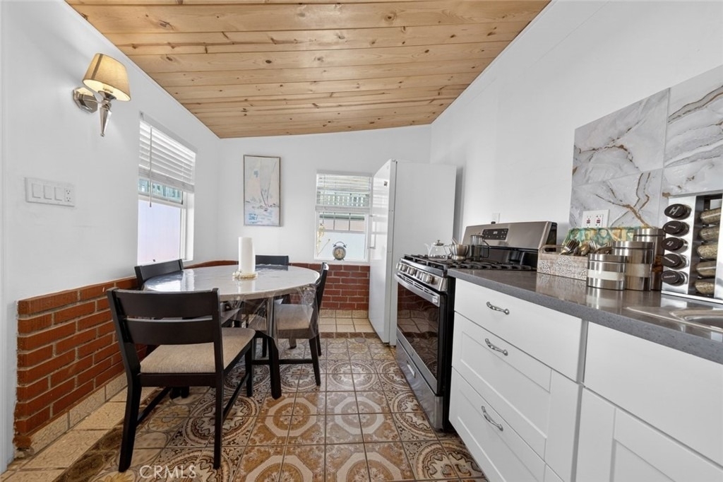 327 Vine - Photo 39