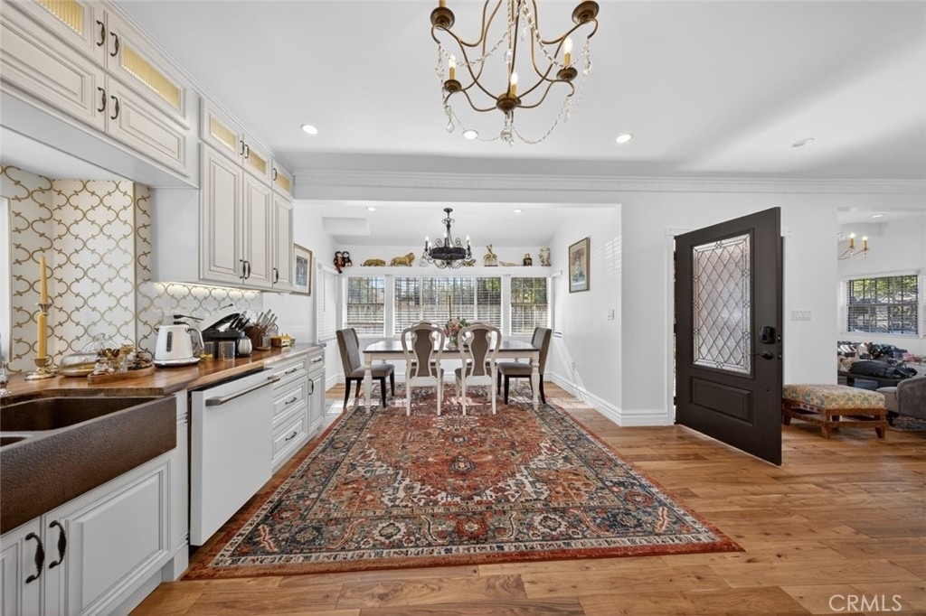 327 Vine - Photo 18