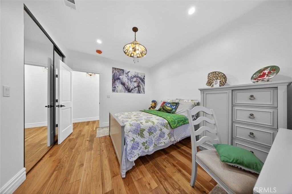 327 Vine - Photo 24