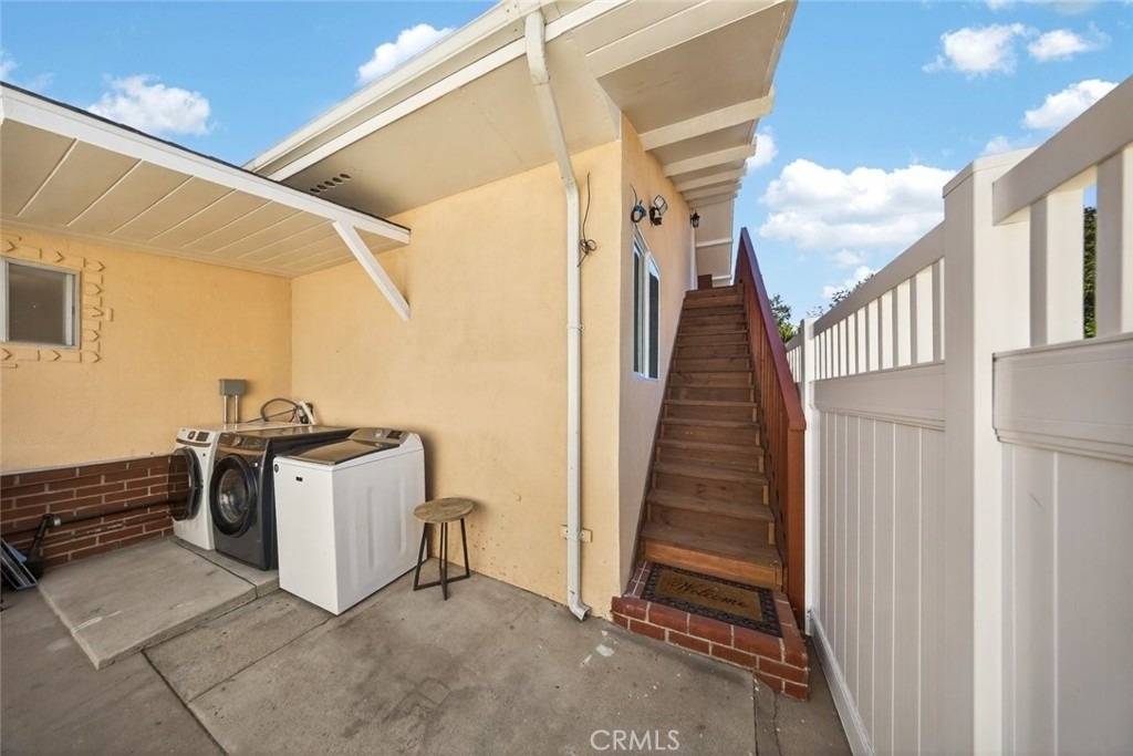 327 Vine - Photo 36