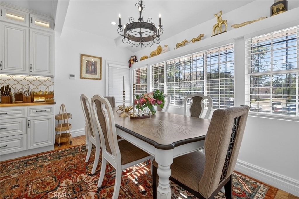 327 Vine - Photo 11
