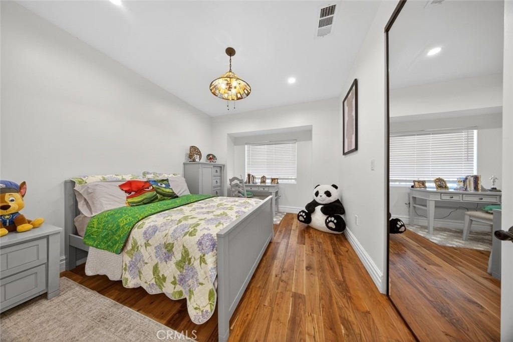 327 Vine - Photo 23