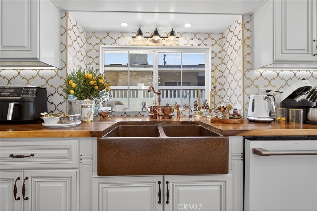 327 Vine - Photo 16