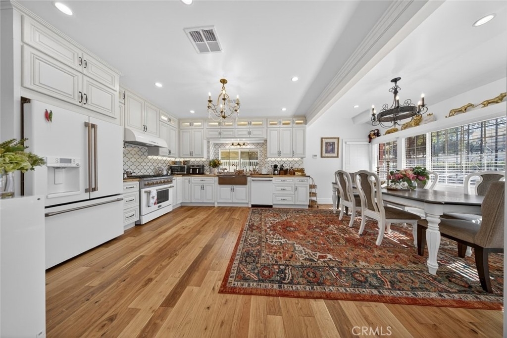 327 Vine - Photo 13