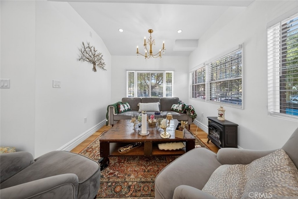 327 Vine - Photo 8
