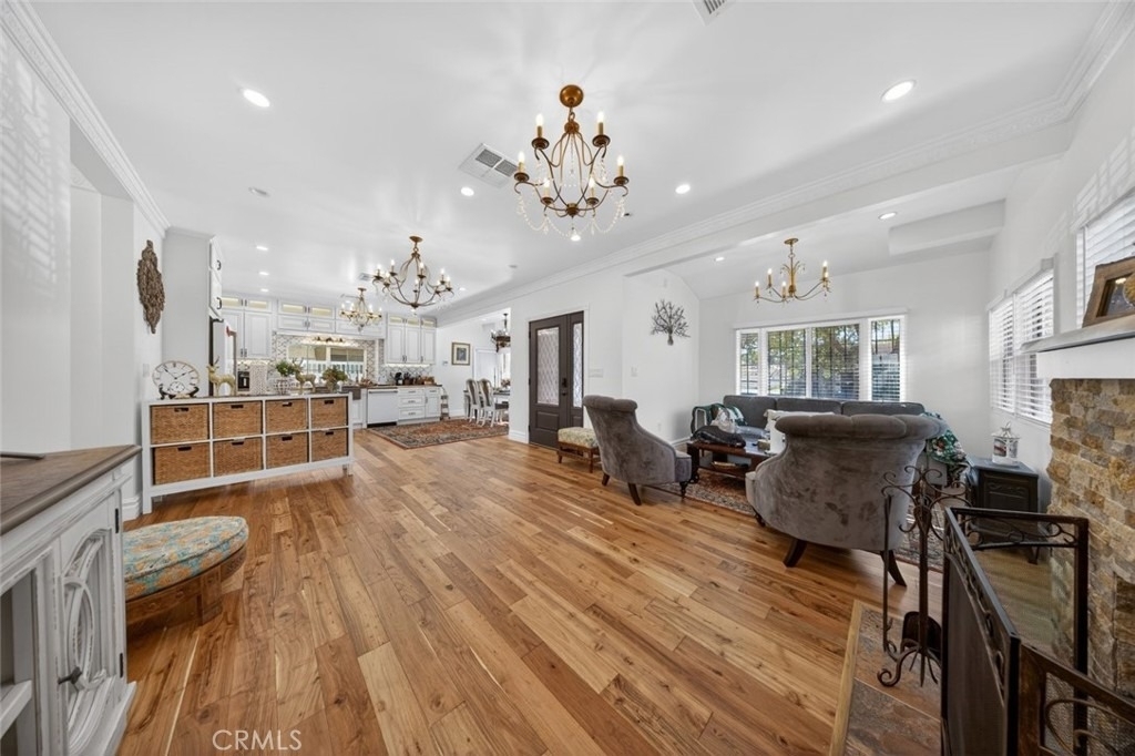 327 Vine - Photo 6