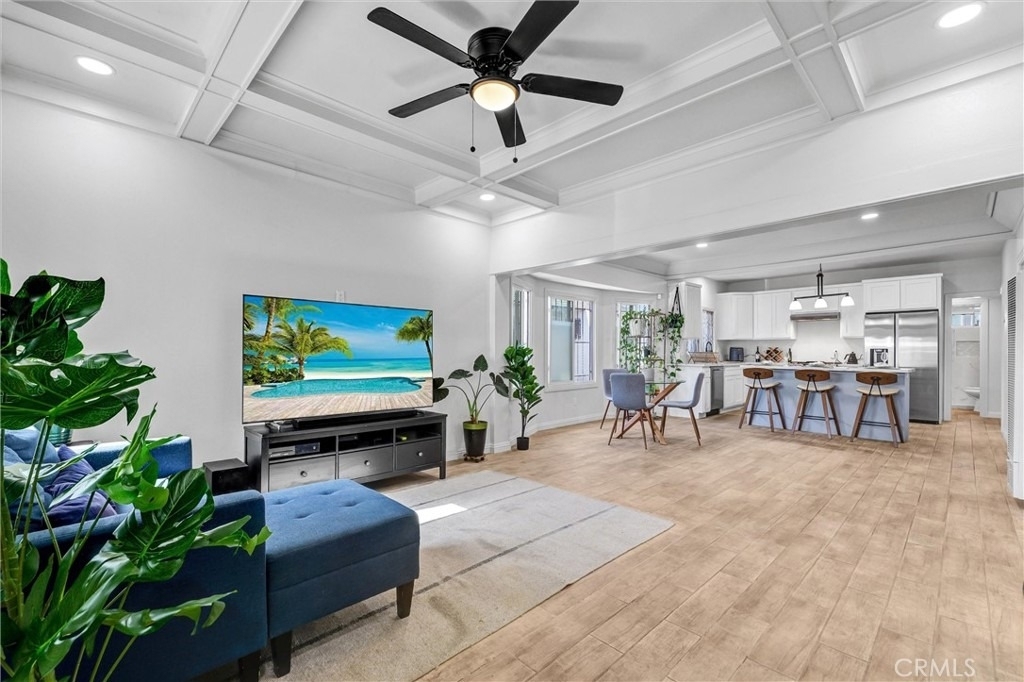 235 W 58th - Photo 3