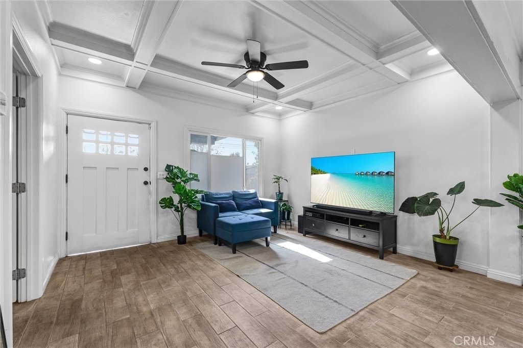 235 W 58th - Photo 2