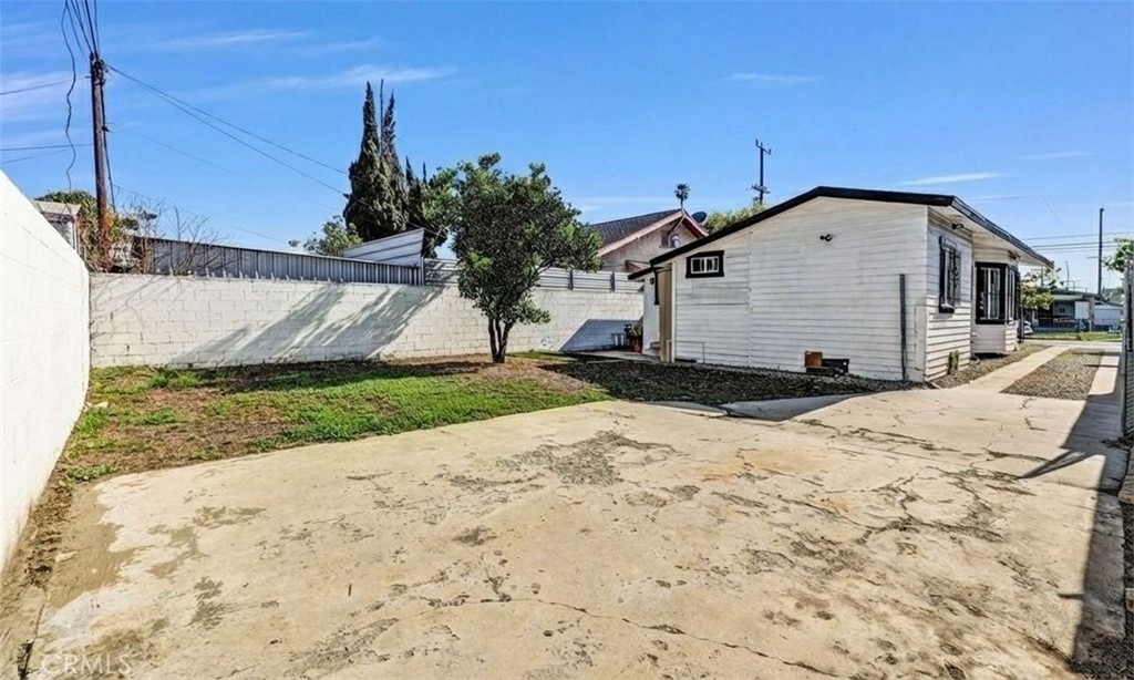 235 W 58th - Photo 16