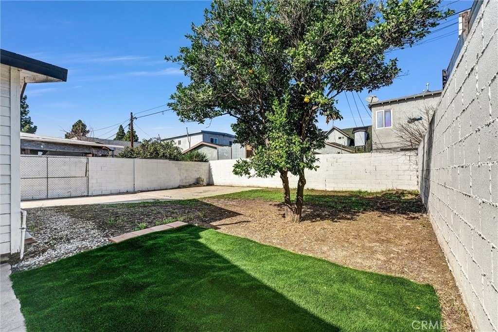 235 W 58th - Photo 18