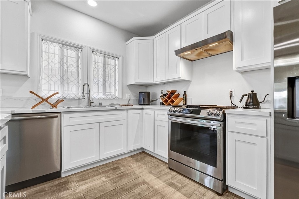235 W 58th - Photo 9