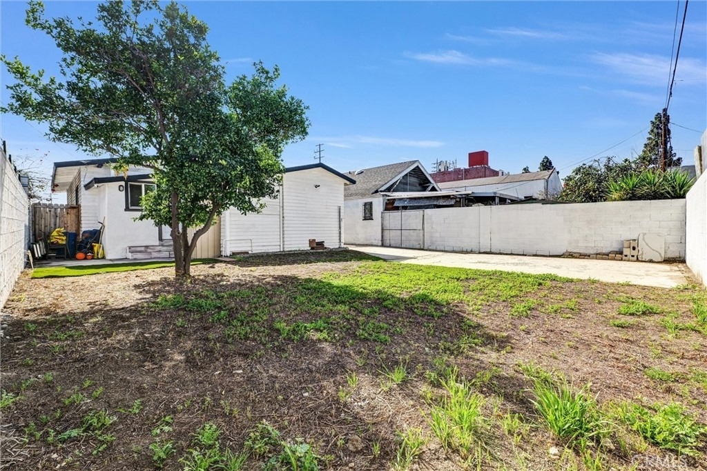 235 W 58th - Photo 17