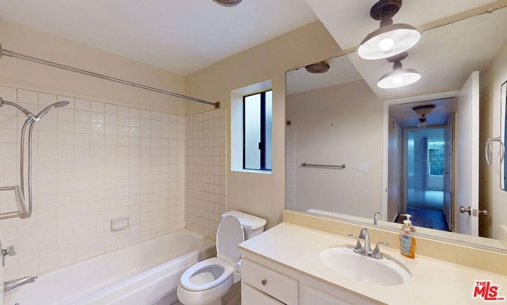 15215 Magnolia Boulevard - Photo 13