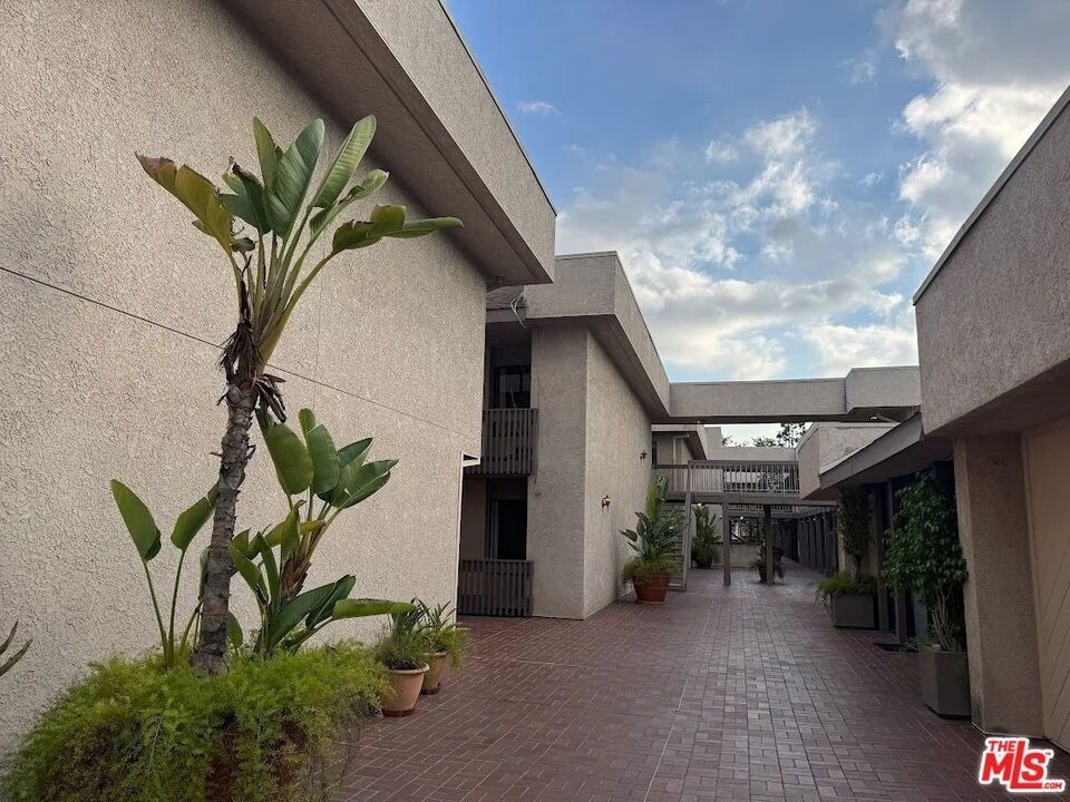 15215 Magnolia Boulevard - Photo 21
